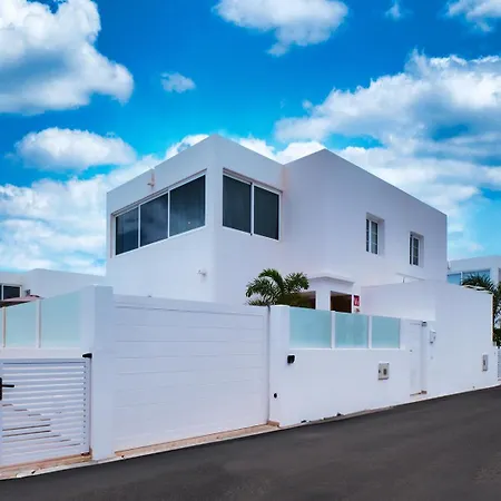 Marina Oasis-private Pool, Air-con, Sat Tv * Playa Blanca (Lanzarote)
